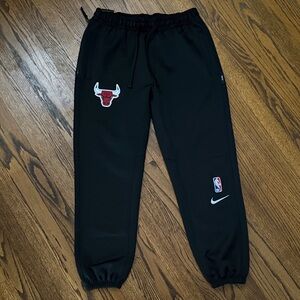 B22 Nike Men Large Black Joggers NBA Basketball Chicago Bulls Warmup Sweats
